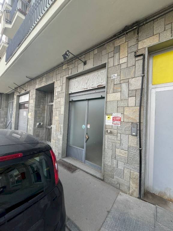 Facciata - Negozio via Torino, 171/A, Carmagnola - foto 2