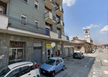 Facciata - Negozio via Torino, 171/A, Carmagnola - foto 1