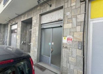 Facciata - Negozio via Torino, 171/A, Carmagnola - foto 2