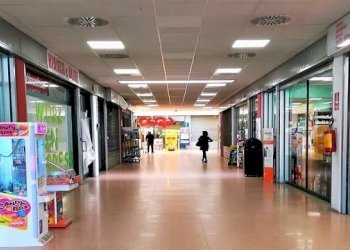 Locale Commerciale Via Senatore Giovanni Sartori, 9, Bra - foto 1