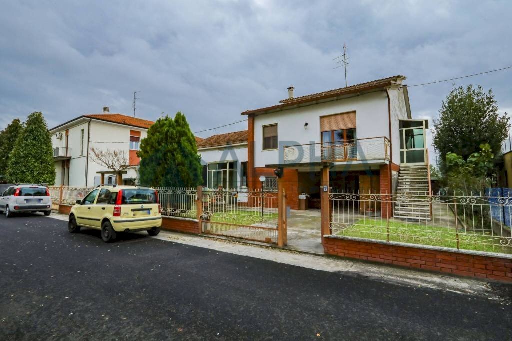 Facciata - Villa via Savio, Forlì - foto 2