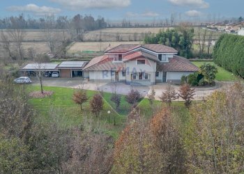 Villa via Madre Teresa di Calcutta, 38 
 Borgolavezzaro, Borgolavezzaro - photo 1