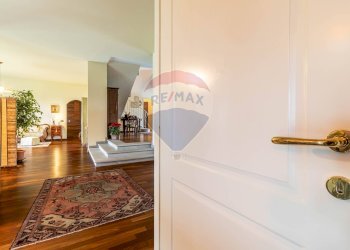 Villa via Madre Teresa di Calcutta, 38 
 Borgolavezzaro, Borgolavezzaro - photo 31