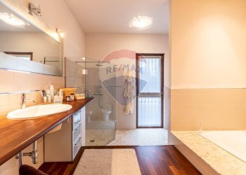 Villa via Madre Teresa di Calcutta, 38 
 Borgolavezzaro, Borgolavezzaro - photo 44