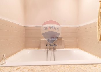 Villa via Madre Teresa di Calcutta, 38 
 Borgolavezzaro, Borgolavezzaro - photo 47