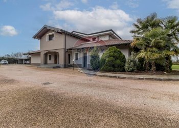 Villa via Madre Teresa di Calcutta, 38 
 Borgolavezzaro, Borgolavezzaro - photo 83