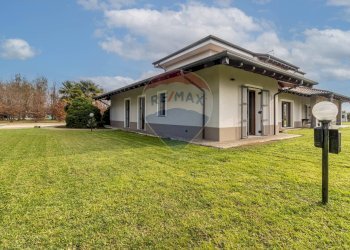 Villa via Madre Teresa di Calcutta, 38 
 Borgolavezzaro, Borgolavezzaro - photo 86