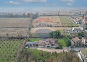 Villa via Madre Teresa di Calcutta, 38 
 Borgolavezzaro, Borgolavezzaro - photo 92