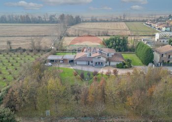 Villa via Madre Teresa di Calcutta, 38 
 Borgolavezzaro, Borgolavezzaro - photo 95