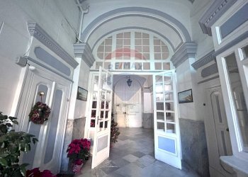 Laboratorio Corso V. Emanuele, Napoli (zona Chiaia) - foto 3