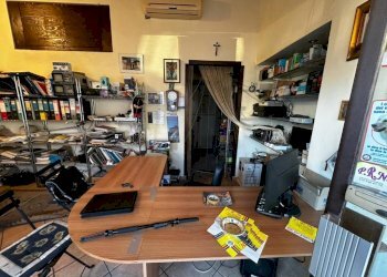 Interno non residenziale - Colorificio - Ferramenta - Elettricità piazza Camillo Benso di Cavour, 5, Fagnano Olona - foto 2
