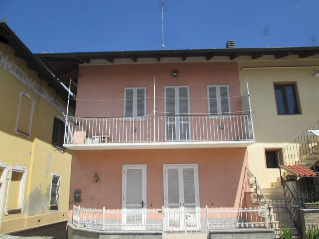 Facciata - Rustico via Giuseppe Leone Pignatelli, 10, Villafranca Piemonte - foto 2