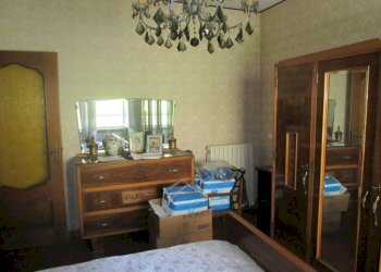 Camera da letto - Rustico via Giuseppe Leone Pignatelli, 10, Villafranca Piemonte - foto 12