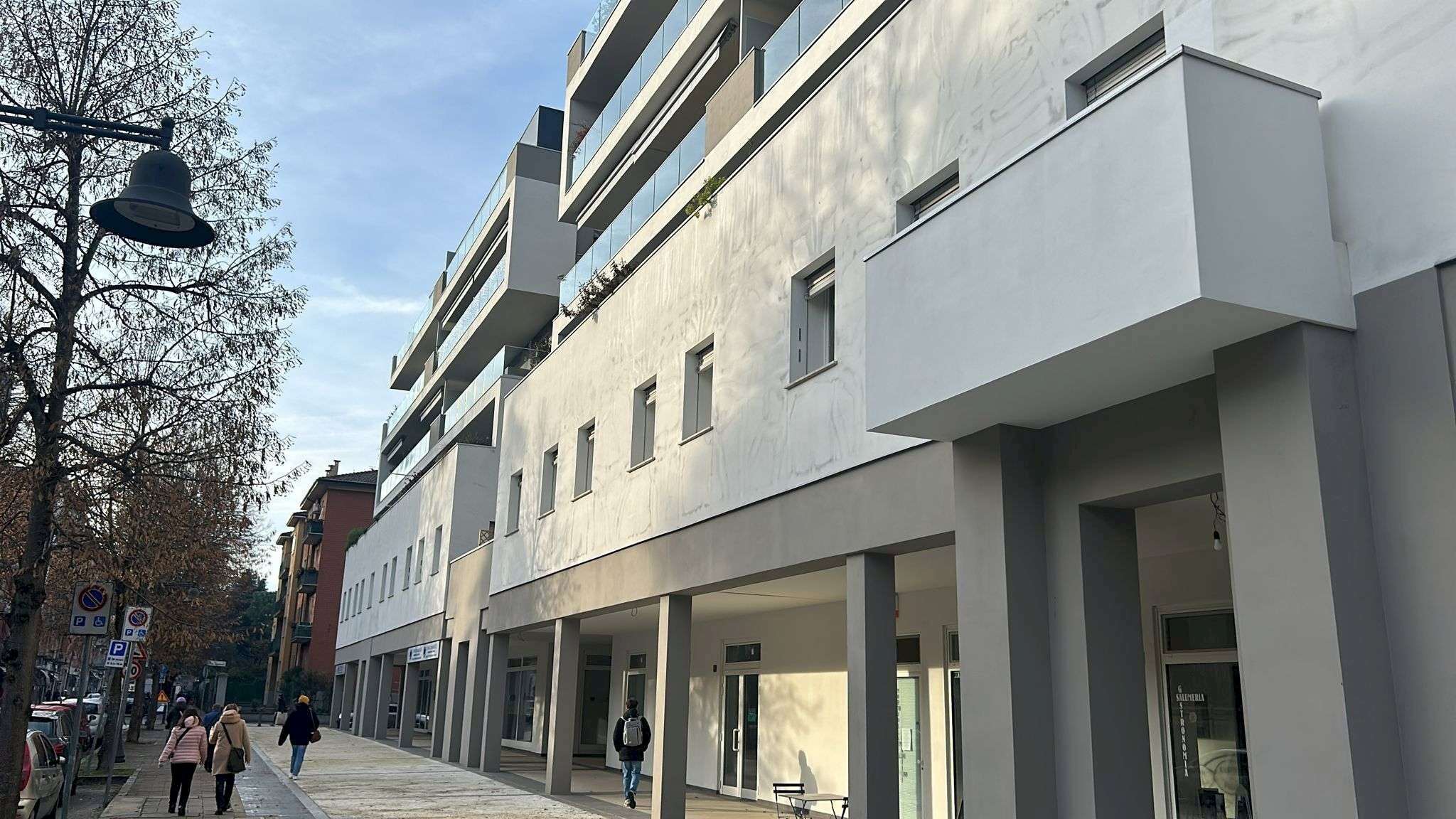 facciata immobile - Negozio via Garibaldi, Casalecchio di Reno - foto 2