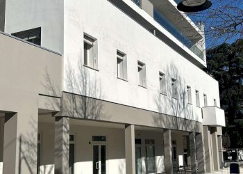 facciata immobile - Negozio via Garibaldi, Casalecchio di Reno - foto 1