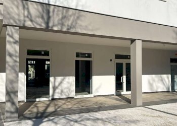 facciata immobile - Negozio via Garibaldi, Casalecchio di Reno - foto 3