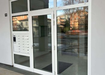 ingresso - Negozio via Garibaldi, Casalecchio di Reno - foto 7