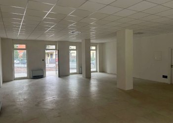 negozio - Negozio via Garibaldi, Casalecchio di Reno - foto 10