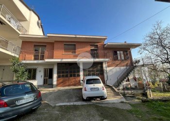 Semi-detached house Borgata Bussone, Valgioie - photo 1