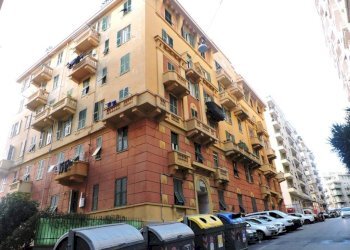 Facciata - Quadrilocale via dei Landi, 4, Genova (zona Sampierdarena) - foto 1