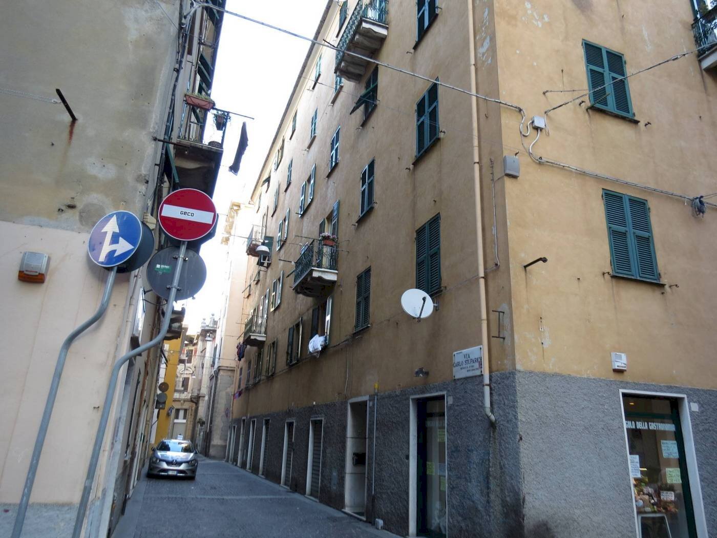 Three-room apartment Via Carlo Stuparich 4, Genova (neighborhood Bolzaneto) - photo 1