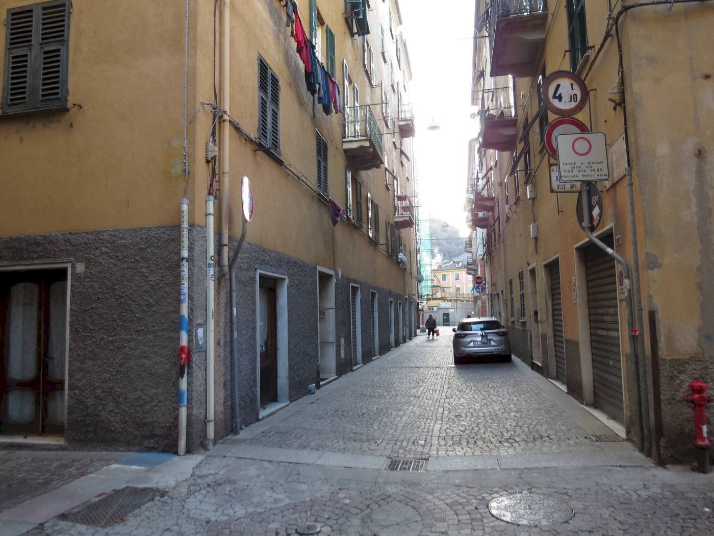 Three-room apartment Via Carlo Stuparich 4, Genova (neighborhood Bolzaneto) - photo 2