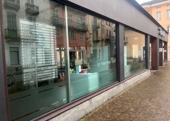 Negozio PIAZZA BOVES, Cuneo (zona Centro Storico) - foto 3