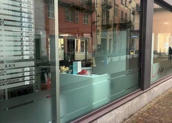 Negozio PIAZZA BOVES, Cuneo (zona Centro Storico) - foto 4