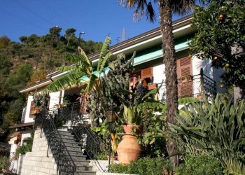 Facciata - Villa strada Ciaixe, 52, Camporosso - foto 2