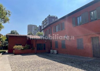 Facciata - Shop via Giuseppe Ripamonti, 1, Milano - photo 9