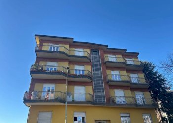 Facciata - Trilocale viale Eloisia Barbaroux, Carmagnola - foto 1