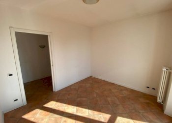 Camera da letto - Trilocale via Milano, 36, Biella - foto 9