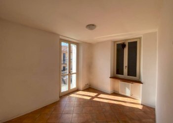 Camera da letto - Trilocale via Milano, 36, Biella - foto 10