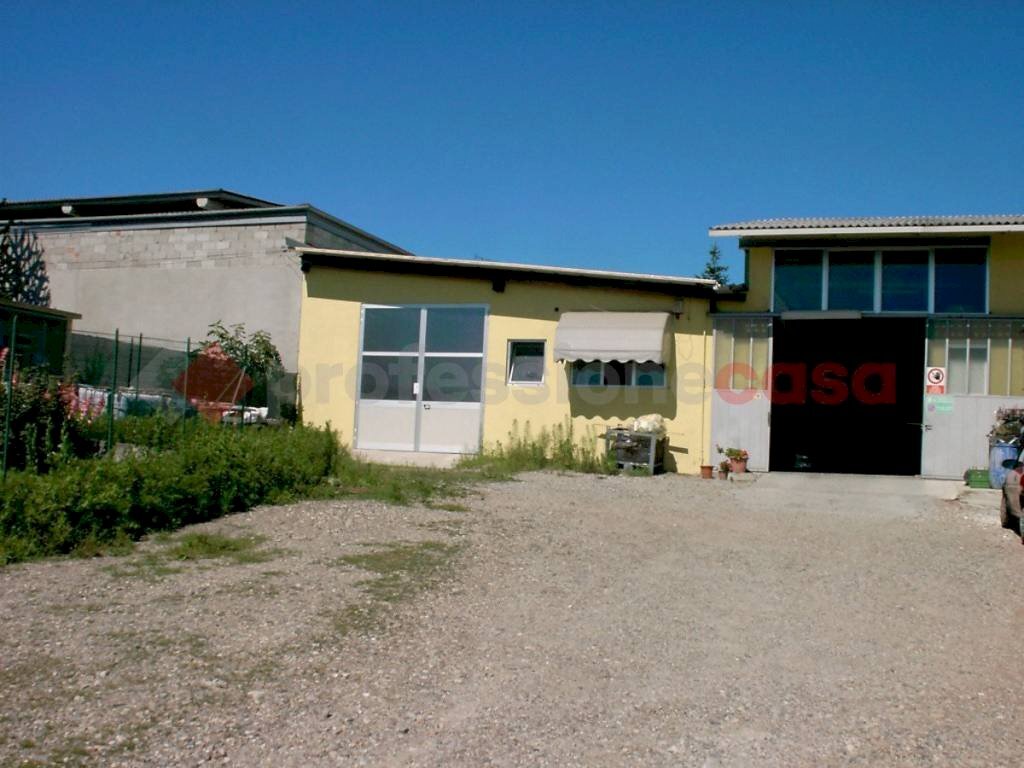 KIF_2454.JPG - Magazzino corso Garibaldi, Gattico-Veruno - foto 2