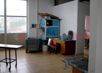 KIF_0694.JPG - Magazzino corso Garibaldi, Gattico-Veruno - foto 5