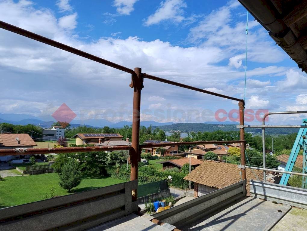 IMG_20240610_163857848.jpg - Trilocale via Glisente, Castelletto Sopra Ticino - foto 1