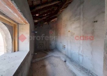 IMG_20240610_164158594_HDR.jpg - Trilocale via Glisente, Castelletto Sopra Ticino - foto 8