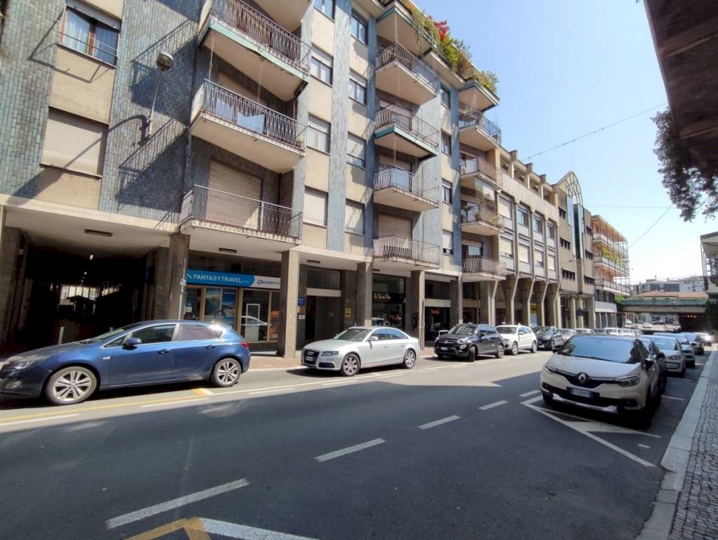 esterno - Negozio corso liberazione, Arona - foto 2