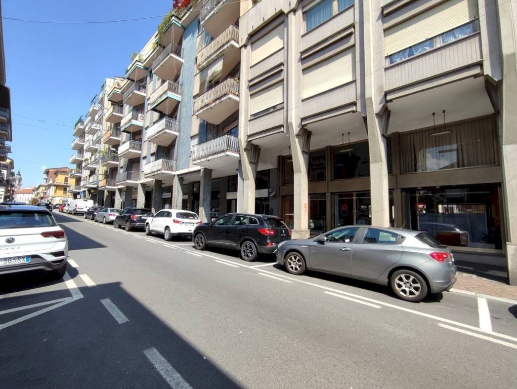 esterno - Negozio corso liberazione, Arona - foto 3