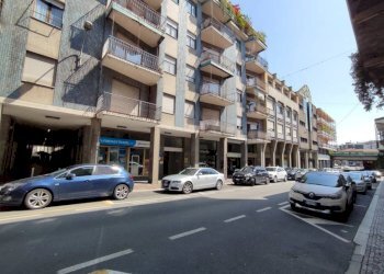 esterno - Negozio corso liberazione, Arona - foto 2