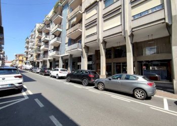 esterno - Negozio corso liberazione, Arona - foto 3