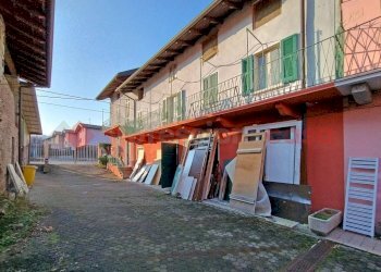 Facciata - Casa indipendente via Crosa, Arona - foto 3