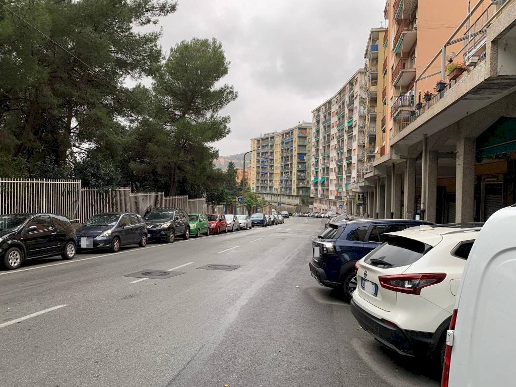 Zona - Three-room apartment viale Virginia Centurione Bracelli, Genova (neighborhood Marassi) - photo 2