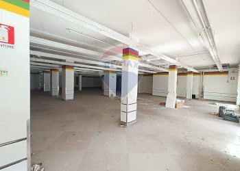 Negozio Largo Volontari del Sangue, Trescore Balneario - foto 1