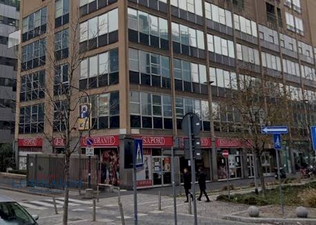 Negozio Viale Francesco Restelli, Milano (zona Isola) - foto 1