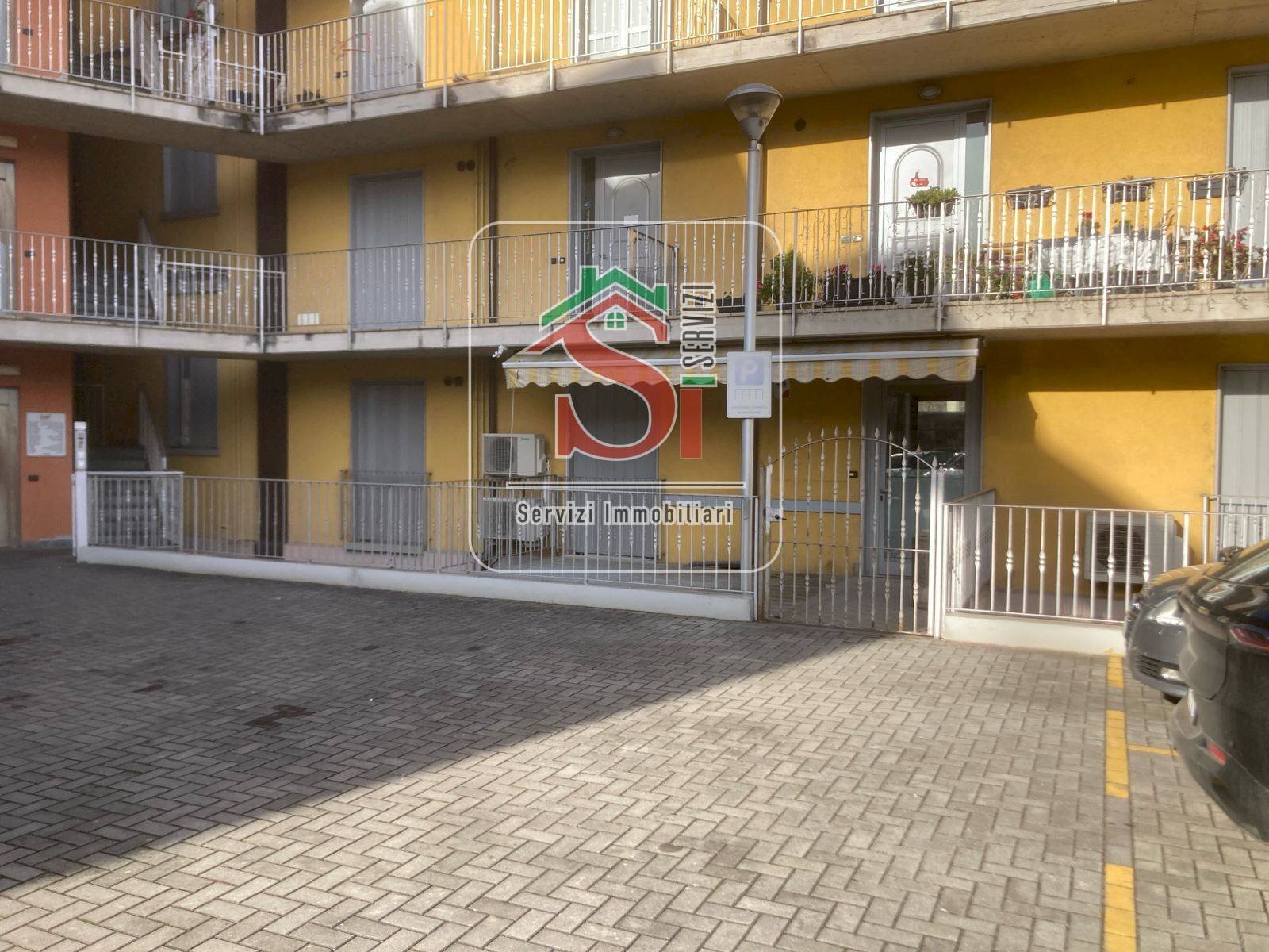 Commercial Premises Via gotti, Villa d'Almè - photo 1