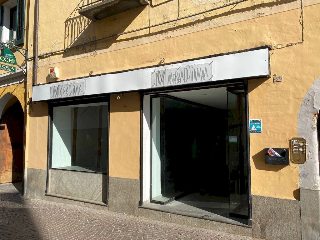 Facciata - Negozio via del Duomo, Pinerolo - foto 2