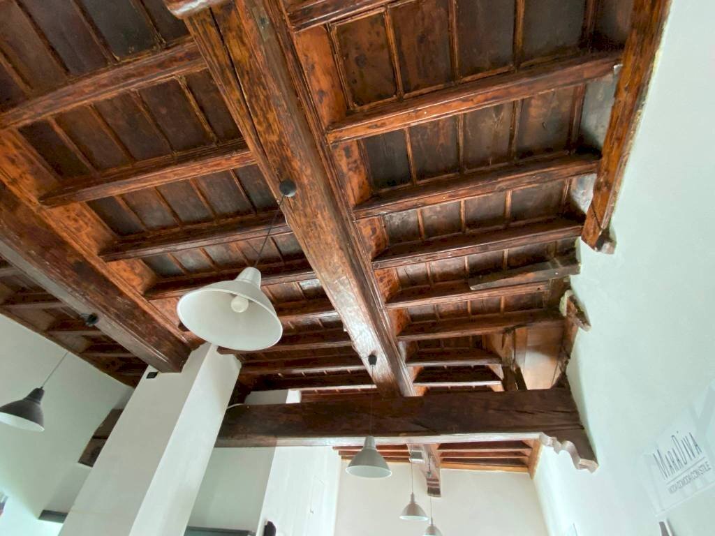 Interno non residenziale - Negozio via del Duomo, Pinerolo - foto 3