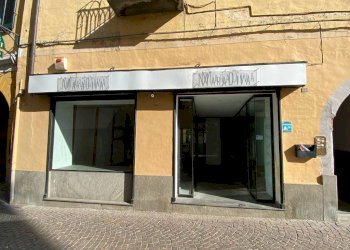 Facciata - Shop via del Duomo, Pinerolo - photo 1