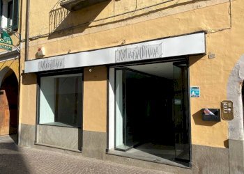 Facciata - Shop via del Duomo, Pinerolo - photo 2